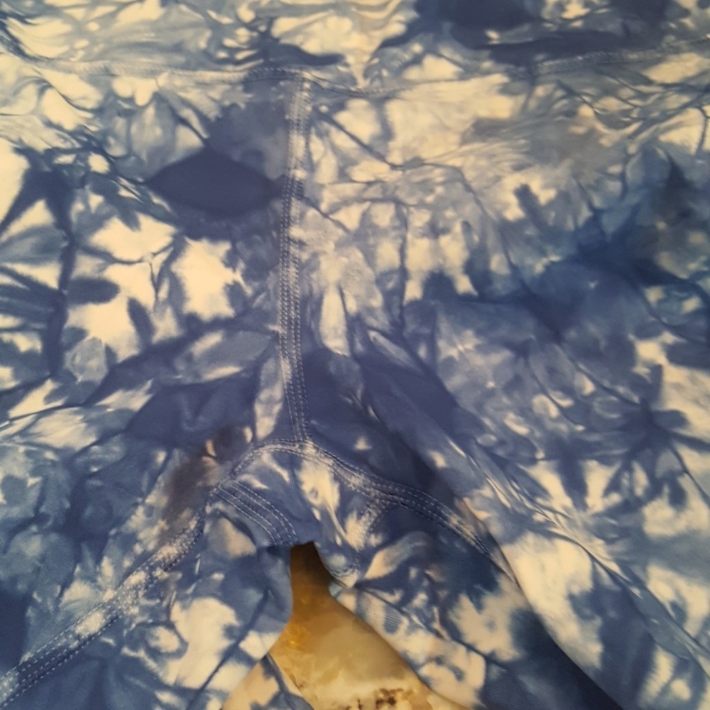 Lululemon - Picture 3 of 4